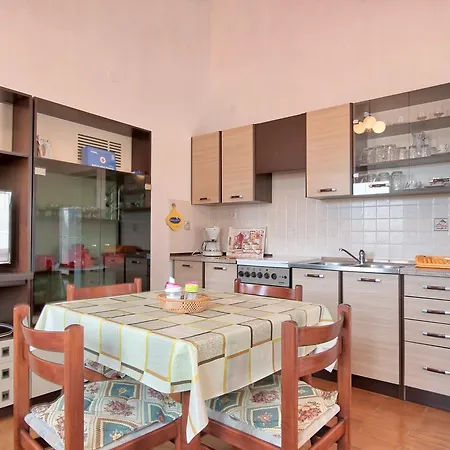 Maja Apartament Štinjan